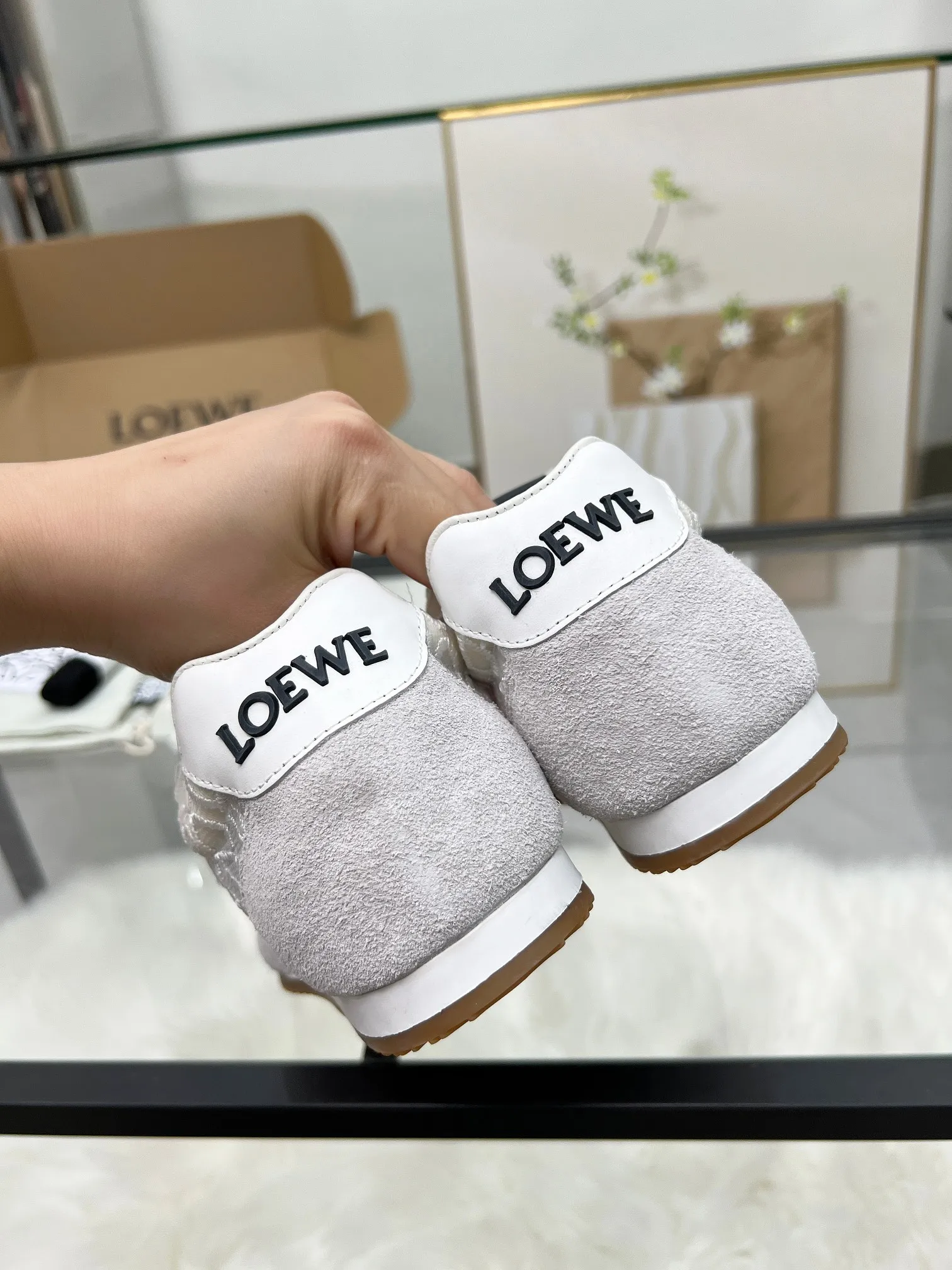 👟👟Ex-factory price 460👟👟 Men's size +10 2025 early spring new style, same style as Wang Yibo! Loewe Ballet Runner 2.0 sneakers for couples. New color matching retro series running shoes. Standard size: women's size 35-40, button +10. Men's size. 39-45, button ➕10.